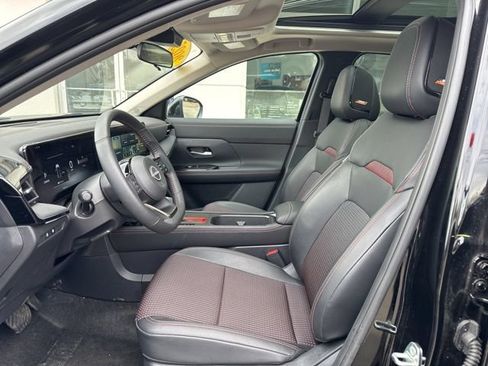 Used 2025 Nissan Kicks SR w/ SR Premium Package AWD/4WD image 9