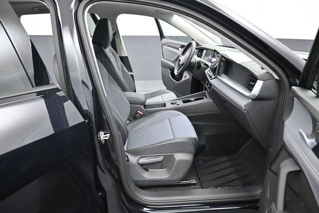 New 2026 Volkswagen Tiguan SE FWD image 14