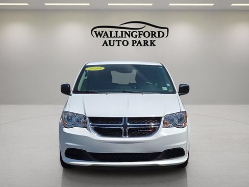 Used 2019 Dodge Grand Caravan SE FWD image 4
