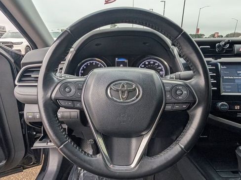 Used 2020 Toyota Camry SE image 10