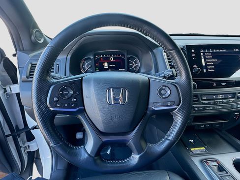 Used 2025 Honda Passport EX-L image 9