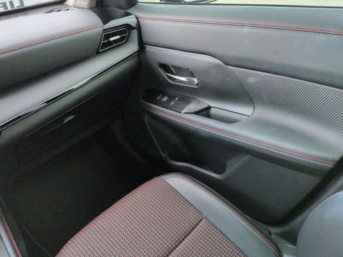 Used 2025 Nissan Kicks SR FWD image 18