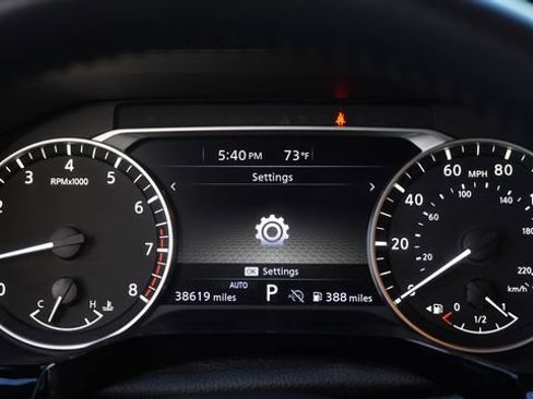 Used 2024 Nissan Pathfinder SV image 34