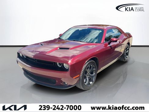 Used 2020 Dodge Challenger SXT w/ Blacktop Package RWD image 3