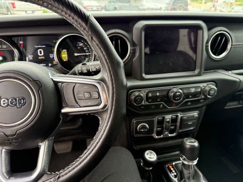 Used 2023 Jeep Wrangler Unlimited Sahara w/ Cold Weather Group image 8