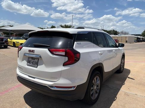 Used 2023 GMC Terrain SLT FWD image 3