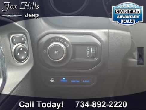 Used 2023 Jeep Wrangler Unlimited Sahara w/ Cold Weather Group AWD/4WD image 16