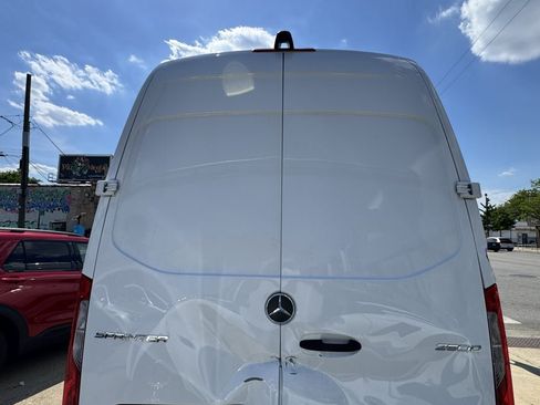 Used 2023 Mercedes-Benz Sprinter 2500 image 7