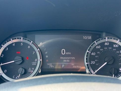 Used 2023 Toyota Highlander XLE AWD/4WD image 23
