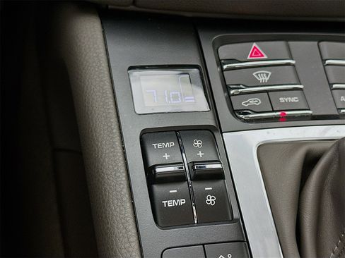 Used 2021 Porsche Macan image 17