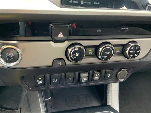 Used 2018 Toyota Tacoma TRD Sport w/ Technology Package RWD image 32