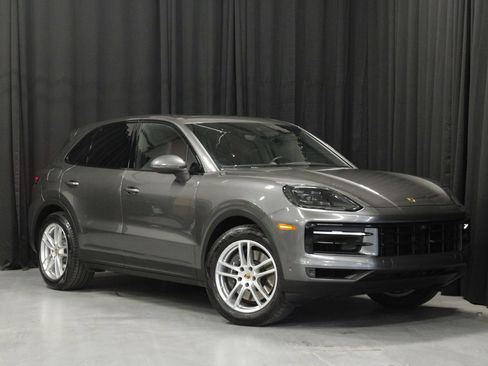 Certified 2025 Porsche Cayenne AWD/4WD image 7