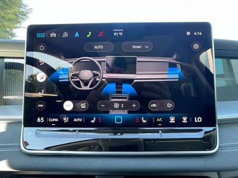 New 2025 Volkswagen Tiguan SE image 18