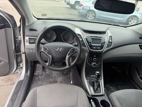 Used 2015 Hyundai Elantra SE w/ Option Group 02 FWD image 29