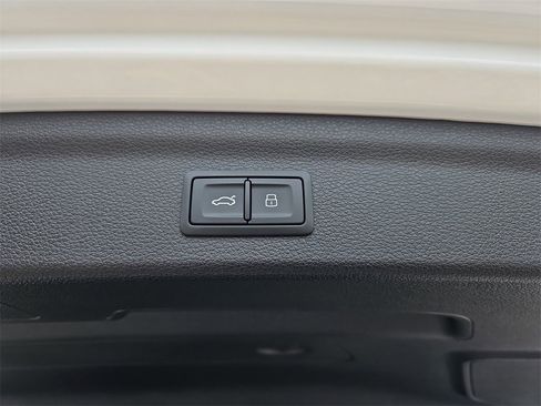 Certified 2025 Audi Q3 2.0T Premium w/ Convenience Package image 23