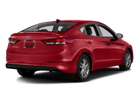 Used 2018 Hyundai Elantra SE w/ Cargo Package FWD image 2