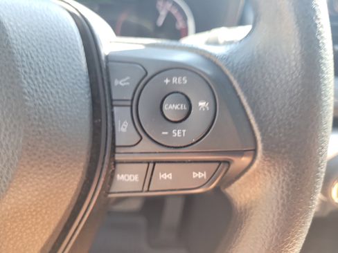 Certified 2025 Toyota RAV4 XLE FWD image 30
