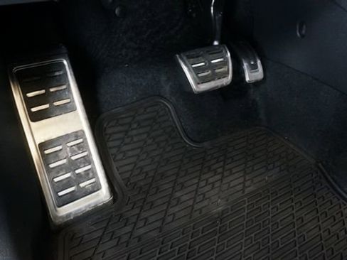 New 2024 Volkswagen Tiguan SE R-Line image 23