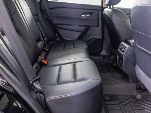 Used 2024 Nissan Rogue SV w/ SV Premium Package image 37