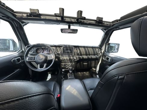 Used 2020 Jeep Wrangler Unlimited Sahara w/ Uconnect 4C Nav & Sound Group AWD/4WD image 11
