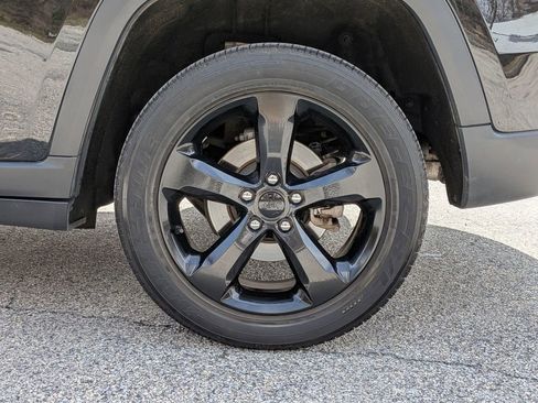 Certified 2023 Jeep Grand Cherokee Altitude image 28