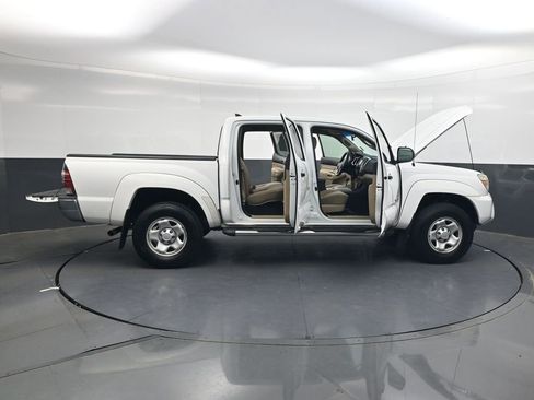 Used 2015 Toyota Tacoma PreRunner w/ SR5 Package RWD image 41