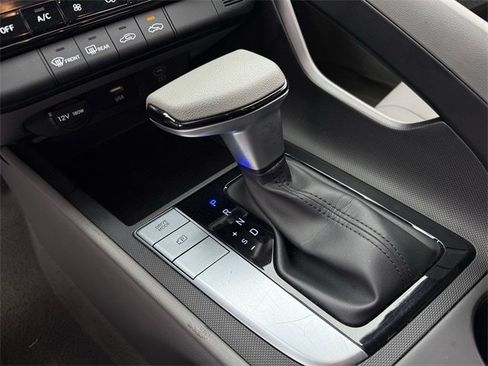 Used 2024 Hyundai Elantra SEL image 18