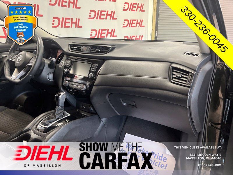 Used 2018 Nissan Rogue SV AWD/4WD image 16