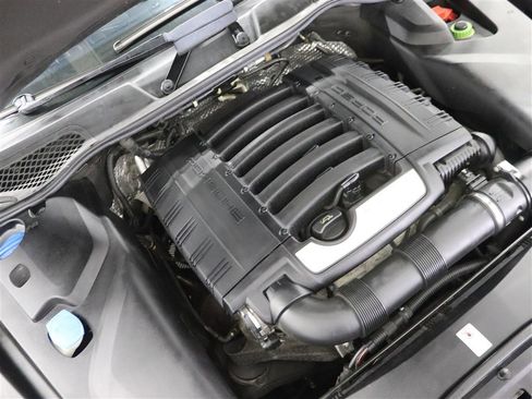 Used 2017 Porsche Cayenne Platinum Edition image 40