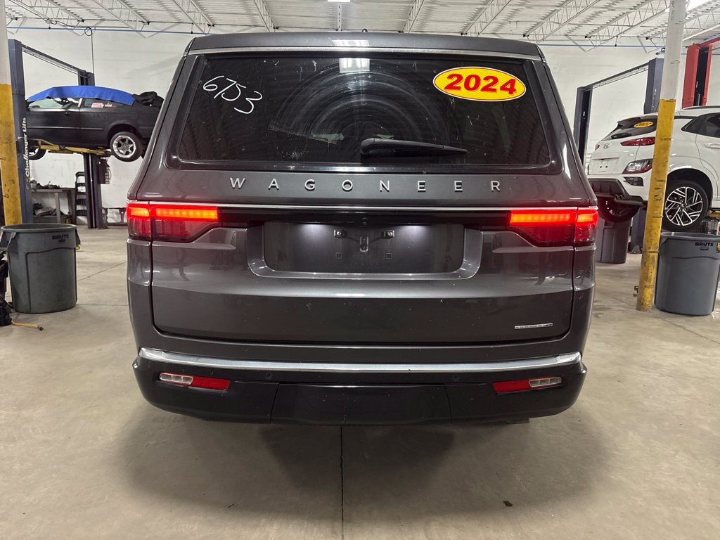 Used 2024 Jeep Wagoneer Series II w/ Flexible Seating Group RWD image 4