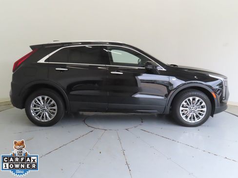 Used 2025 Cadillac XT4 Premium Luxury image 2