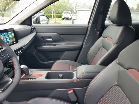 New 2026 Nissan Kicks SR image 18