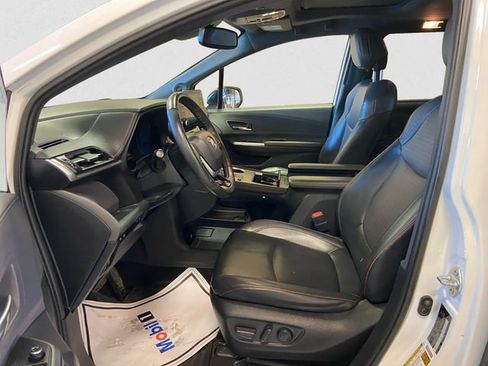 Used 2022 Toyota Sienna XSE w/ XSE Plus Package image 9