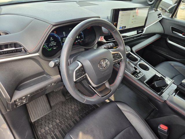 Used 2025 Toyota Sienna XSE w/ XSE Plus Package AWD/4WD image 12