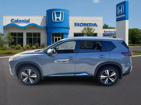 Used 2022 Nissan Rogue SL w/ SL Premium Package image 3