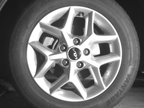 Used 2025 Kia Soul LX w/ LX Technology Package FWD image 19