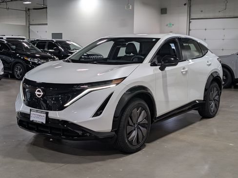 Used 2024 Nissan Ariya AWD image 7