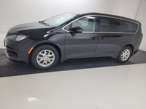 Used 2024 Chrysler Voyager LX FWD image 2