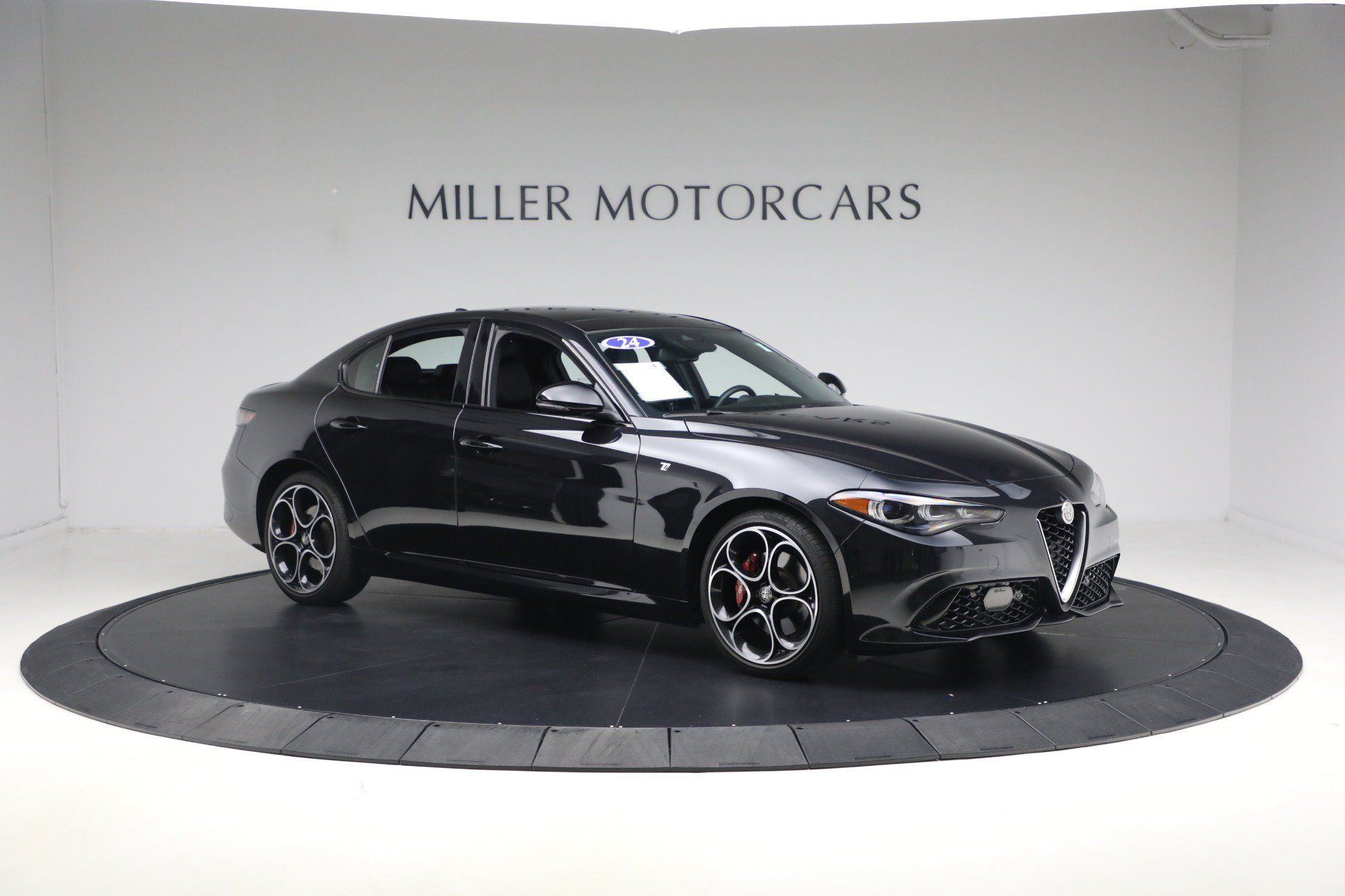 Used 2024 Alfa Romeo Giulia Ti AWD/4WD image 11