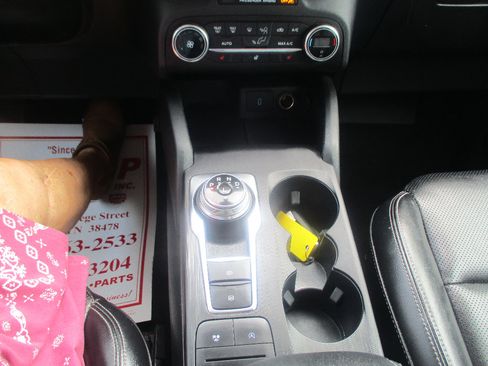 Used 2020 Ford Escape SEL FWD image 9