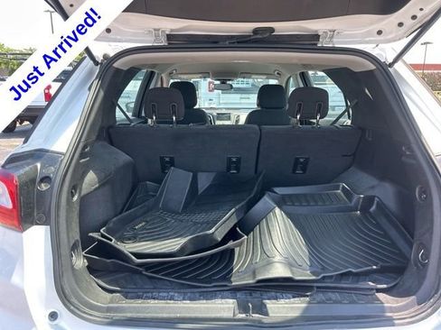 Used 2019 Chevrolet Equinox LS FWD image 27