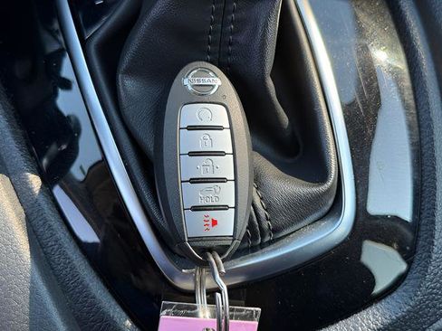 Used 2020 Nissan Rogue SV AWD/4WD image 11