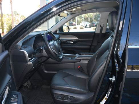 Certified 2024 Toyota Grand Highlander XLE image 7