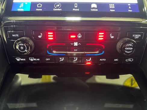 Used 2024 Jeep Grand Cherokee Limited AWD/4WD image 37