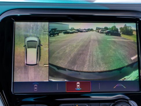 Used 2019 Chevrolet Bolt Premier w/ Infotainment Package FWD image 18