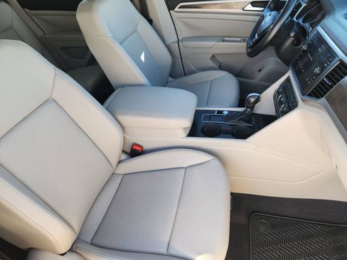 Used 2019 Volkswagen Atlas SE w/ Towing Package image 16