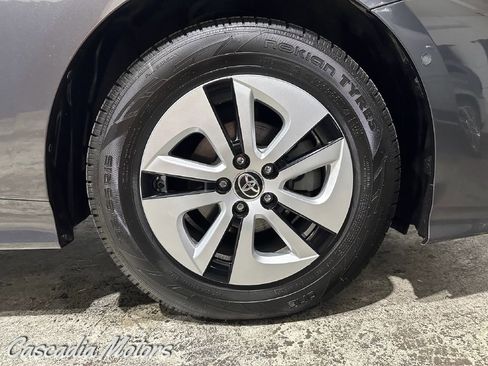 Used 2018 Toyota Prius Four w/ Advanced Technology Package FWD image 32