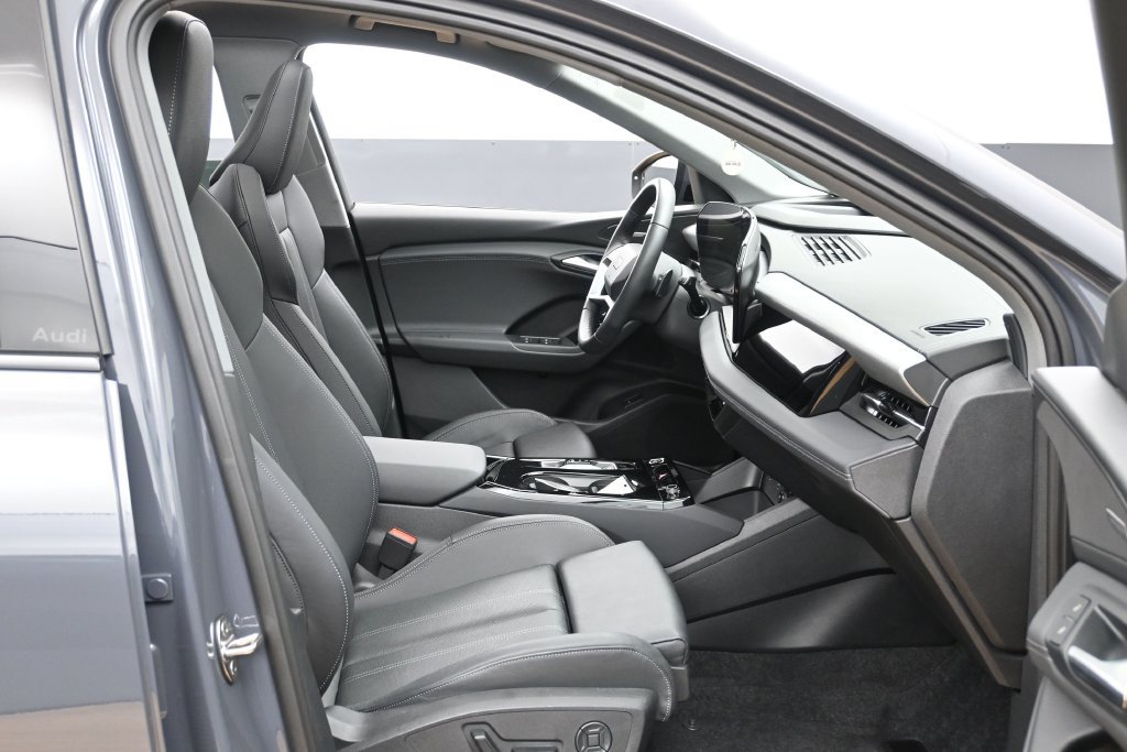 Used 2025 Audi Q6 e-tron Premium Plus w/ Premium Plus AWD/4WD image 33