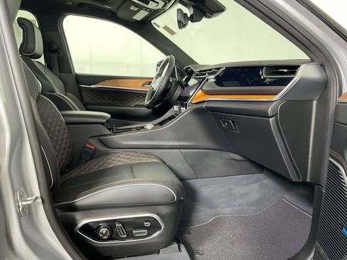Used 2023 Jeep Grand Cherokee Summit AWD/4WD image 26
