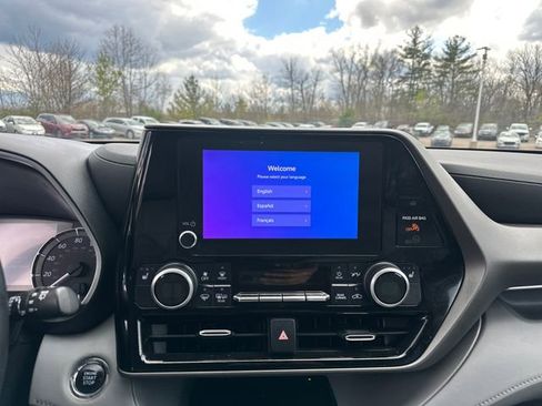 Used 2023 Toyota Highlander XLE image 26